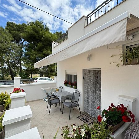Studio Apartments With Terrace Near Sea - Angela'S Apartments Zadar Eksteriør billede