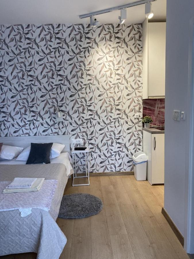 Studio Apartments With Terrace Near Sea - Angela'S Apartments Zadar Eksteriør billede