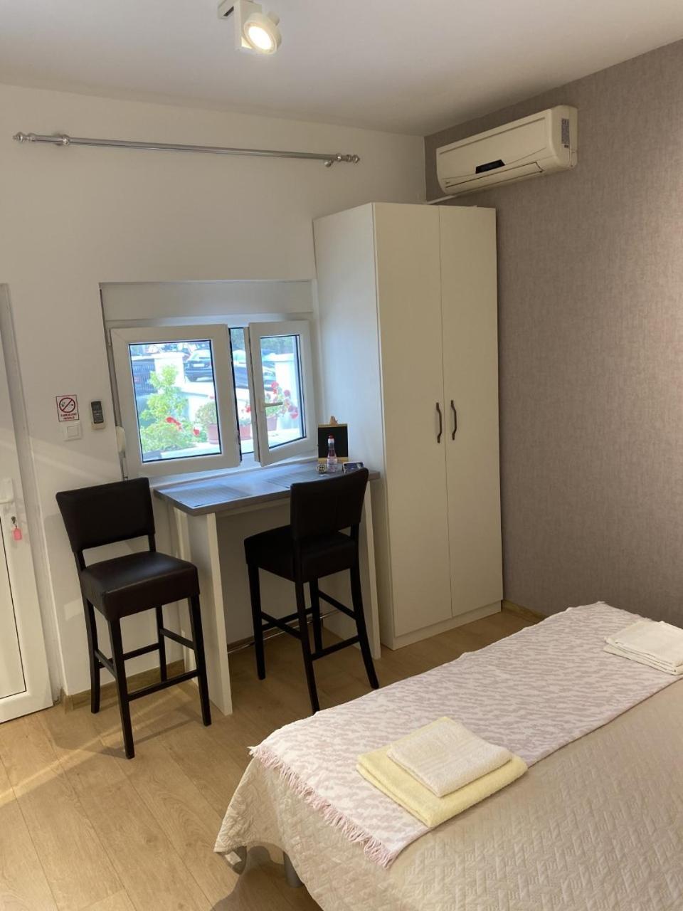 Studio Apartments With Terrace Near Sea - Angela'S Apartments Zadar Værelse billede